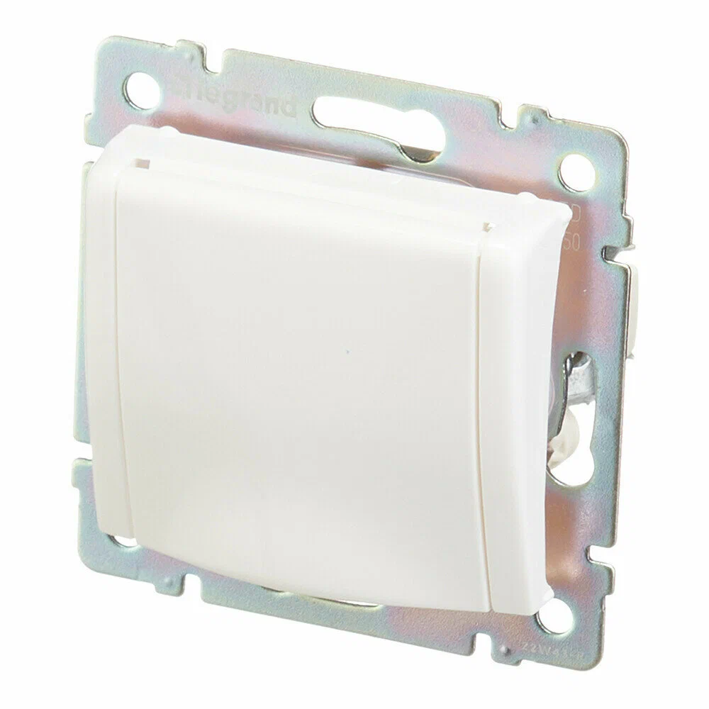 Розетка 1-м СП Valena 16А IP21 2P+E с заземл. с крышкой  бел. (DIY-упак.) Legrand 694270