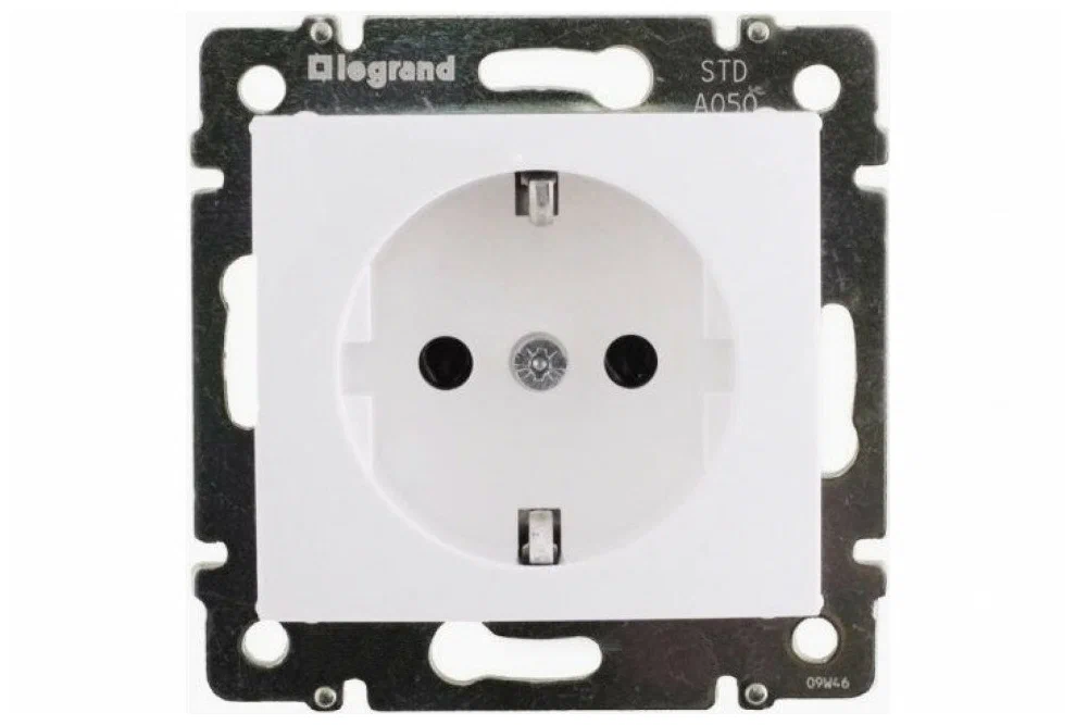 Розетка 1-м СП Valena 16А IP21 с заземл. на винтах механизм бел. Legrand 774420
