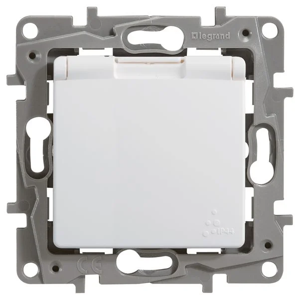 Розетка 1-м СП Etika 16А IP44 250В 2P+E с заземл. защ. шторки с крышкой немецк. стандарт безвинтов. 